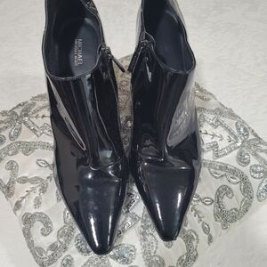 Micheal Kors. Short Boot